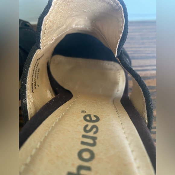 Women’s Dollhouse Size 9 shoes - Picture 8 of 16